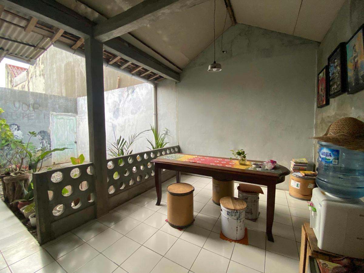 Reeneo Guesthouse Yogyakarta Ngoại thất bức ảnh